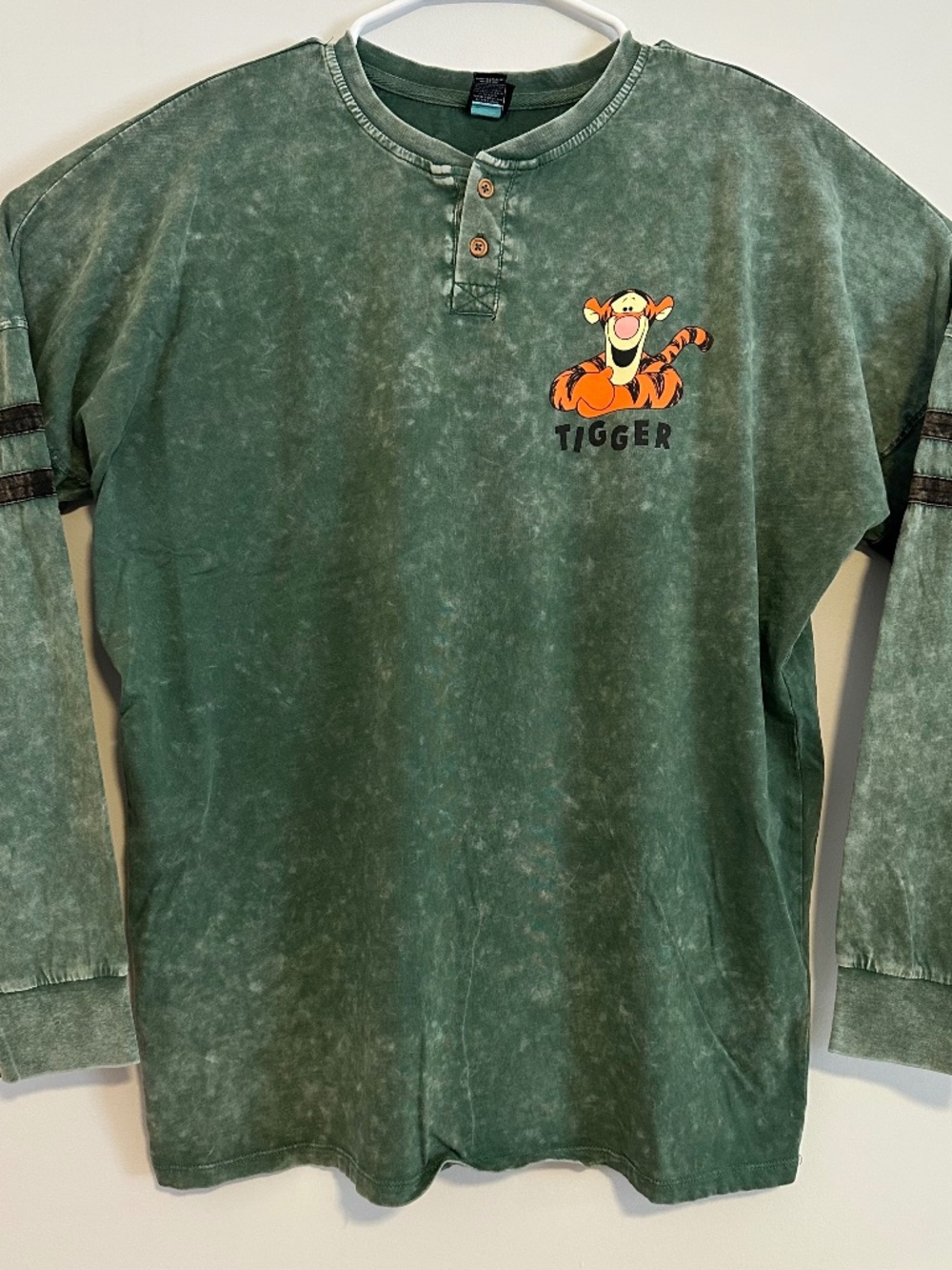 Tigger Disney Graphic Print Henley T-Shirt XL Green Striped Y2K Long Sleeve